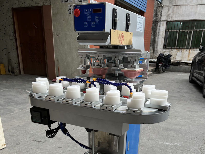 4-цветный тампонный принтер продан в Литву