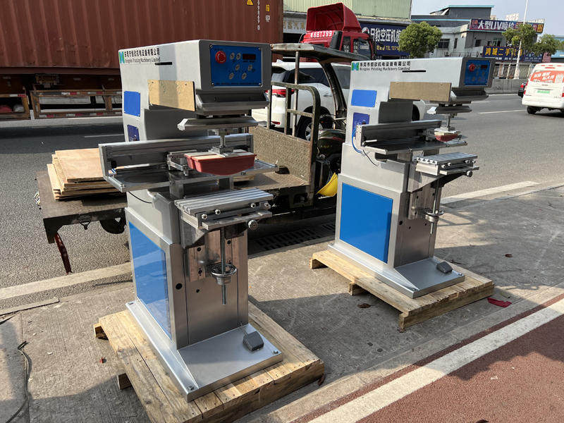 Принтер для пластиковых бутылок с чернильными чашками продан в Таиланд