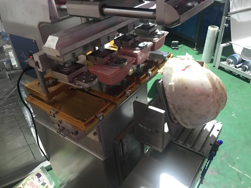 Клиент из Мексики покупает 4-цветный безопасный принтер для шлема 