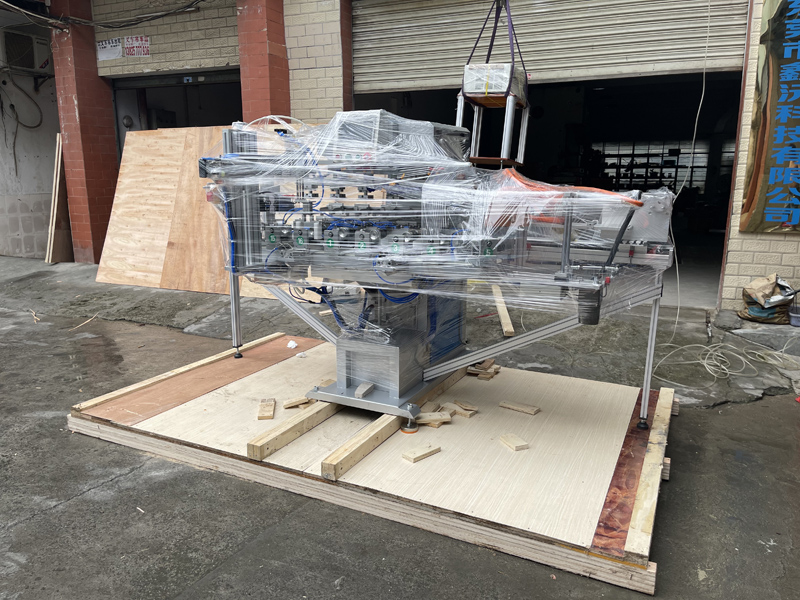 В Украину продан шестицветный тампонный принтер для рождественских шаров