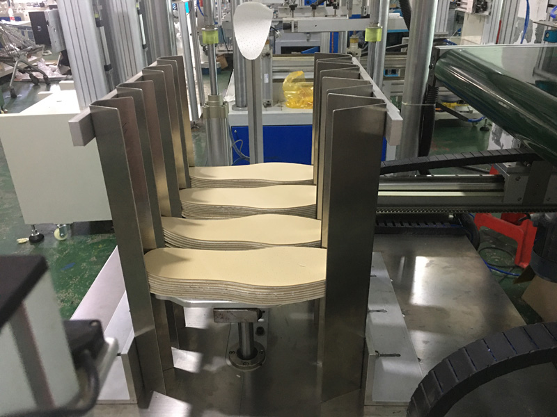 Клиент из Канады покупает автоматический трафаретный принтер для стелек